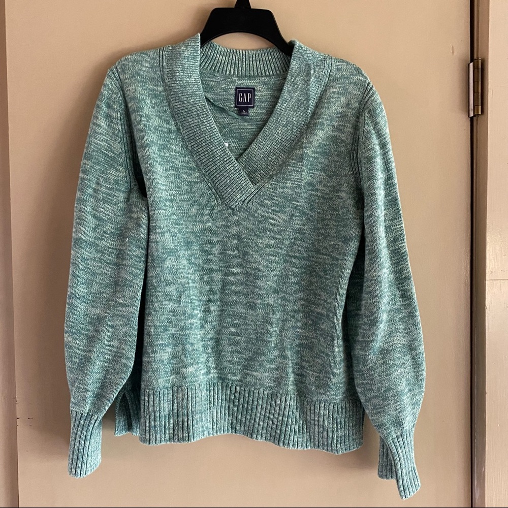 Gap green v neck sweater